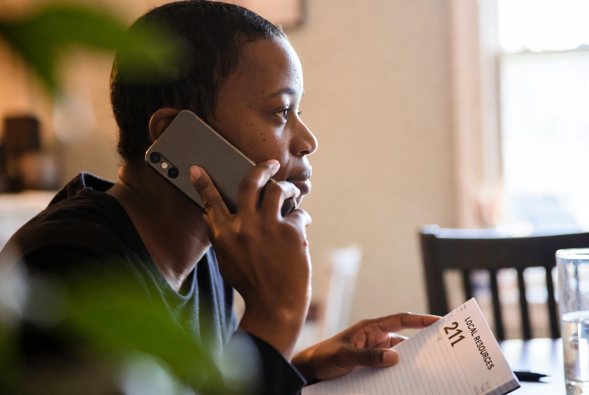 How to Navigate Your State's 211 Helpline for Local Resources